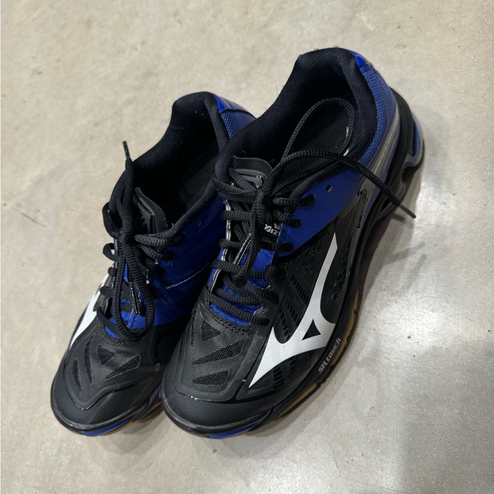 Size 8 Black & Blue Mizuno 🏐